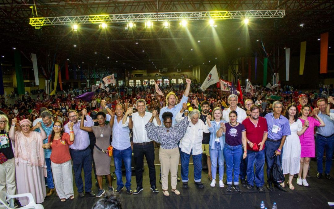 “¡Aquí lucharemos juntos!”: Rafael Freire llamó a la unidad en el acto final de la Jornada con líderes políticos y autoridades gubernamentales y miles de representantes de movimientos